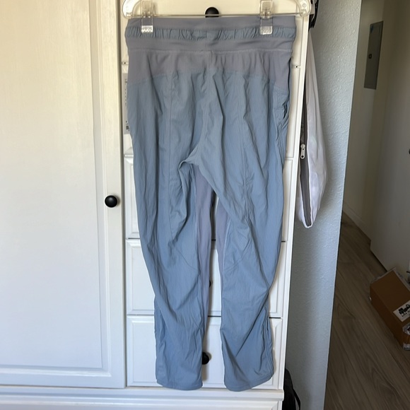 NWT Lululemon dance studio MR crop - Picture 10 of 12